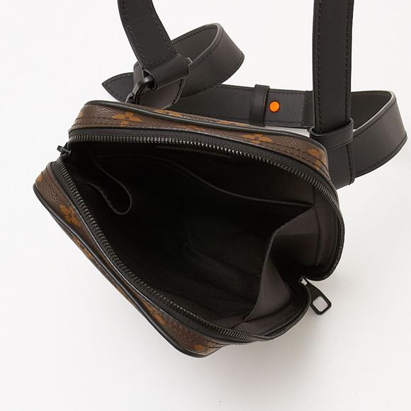 Louis Vuitton Utility Side Bag Monogram Brown Body - Picture 3 of 5